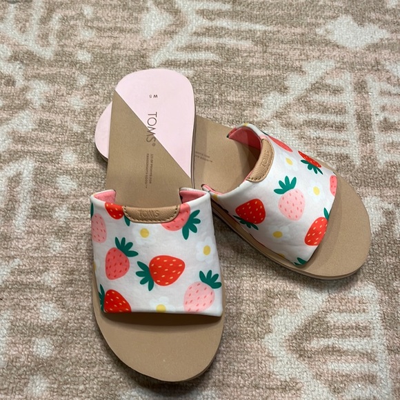 Toms Shoes - tom’s strawberry slides 5